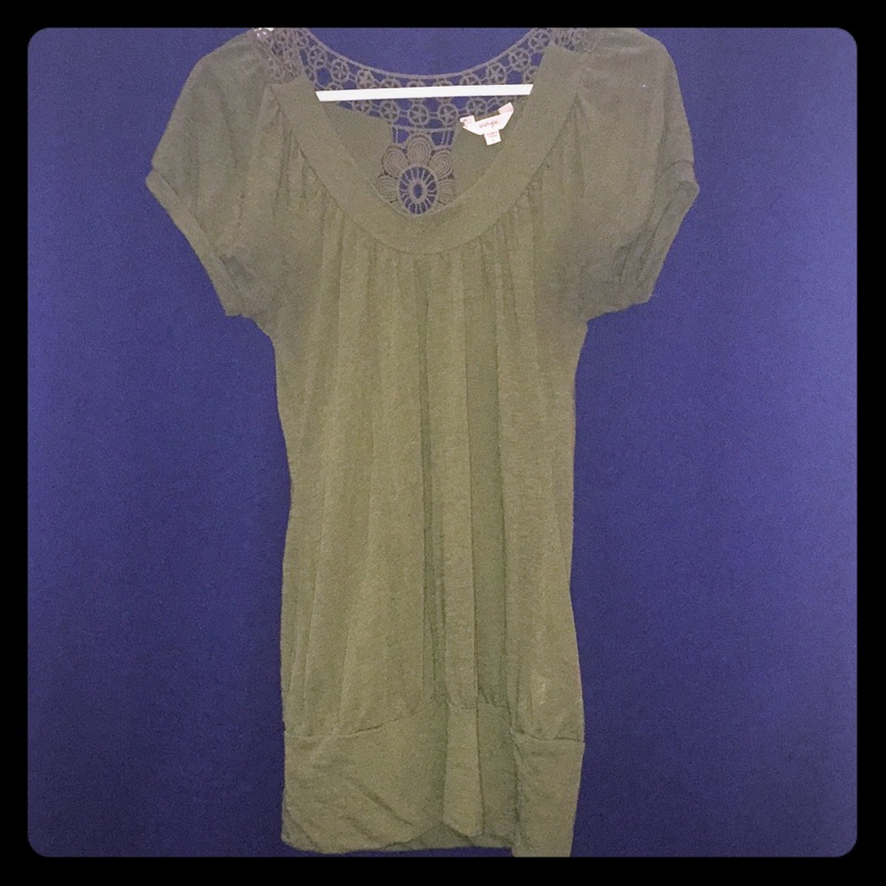 Olive Green Top w/ Lace Pattern Cutout Back L